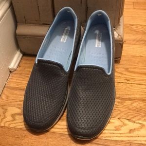 Sketchers GO-Walk Sneakers